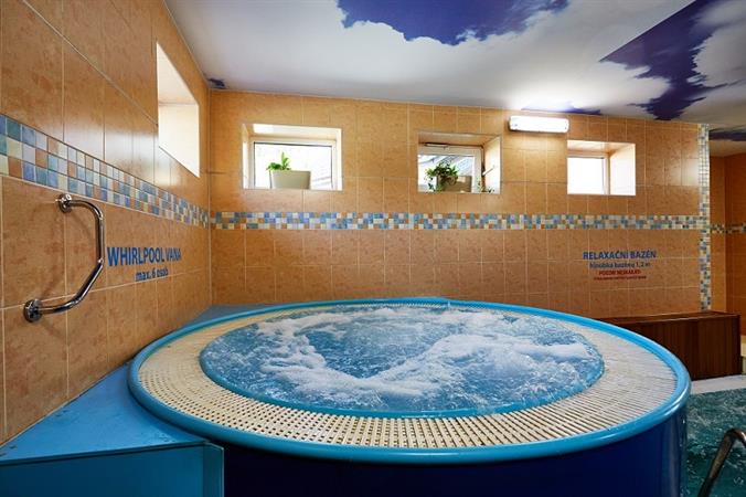 Hotel-Slunce-Rymarov-Aquacentrum-whirlpool
